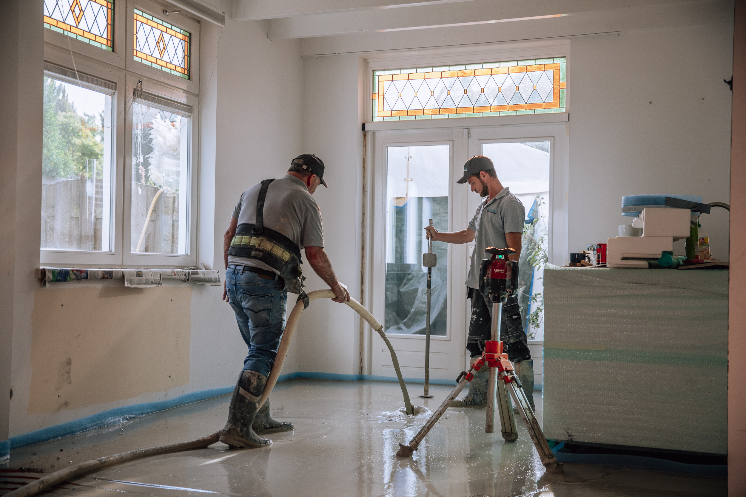 Anhydriet dekvloer gieten op moeilijk bereikbare plekken