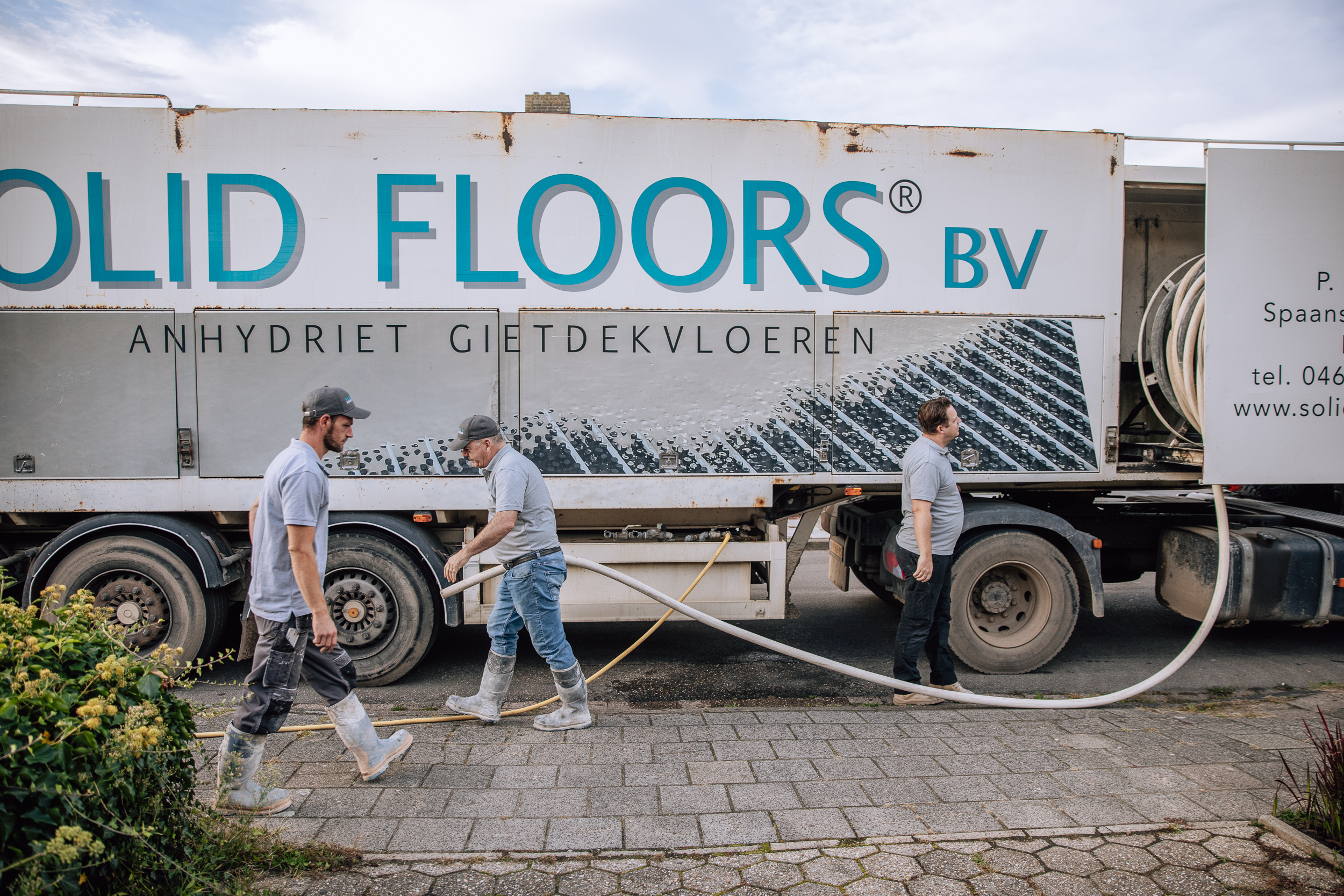 Cementdekvloer voorstrijken