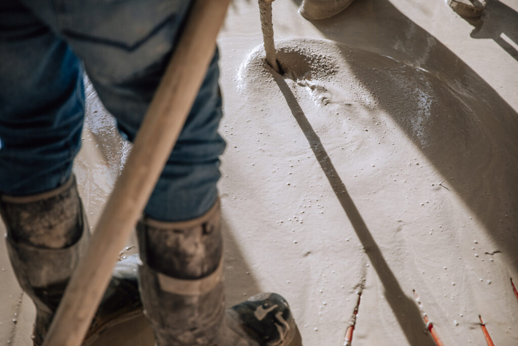 Cementdekvloer_laten_storten