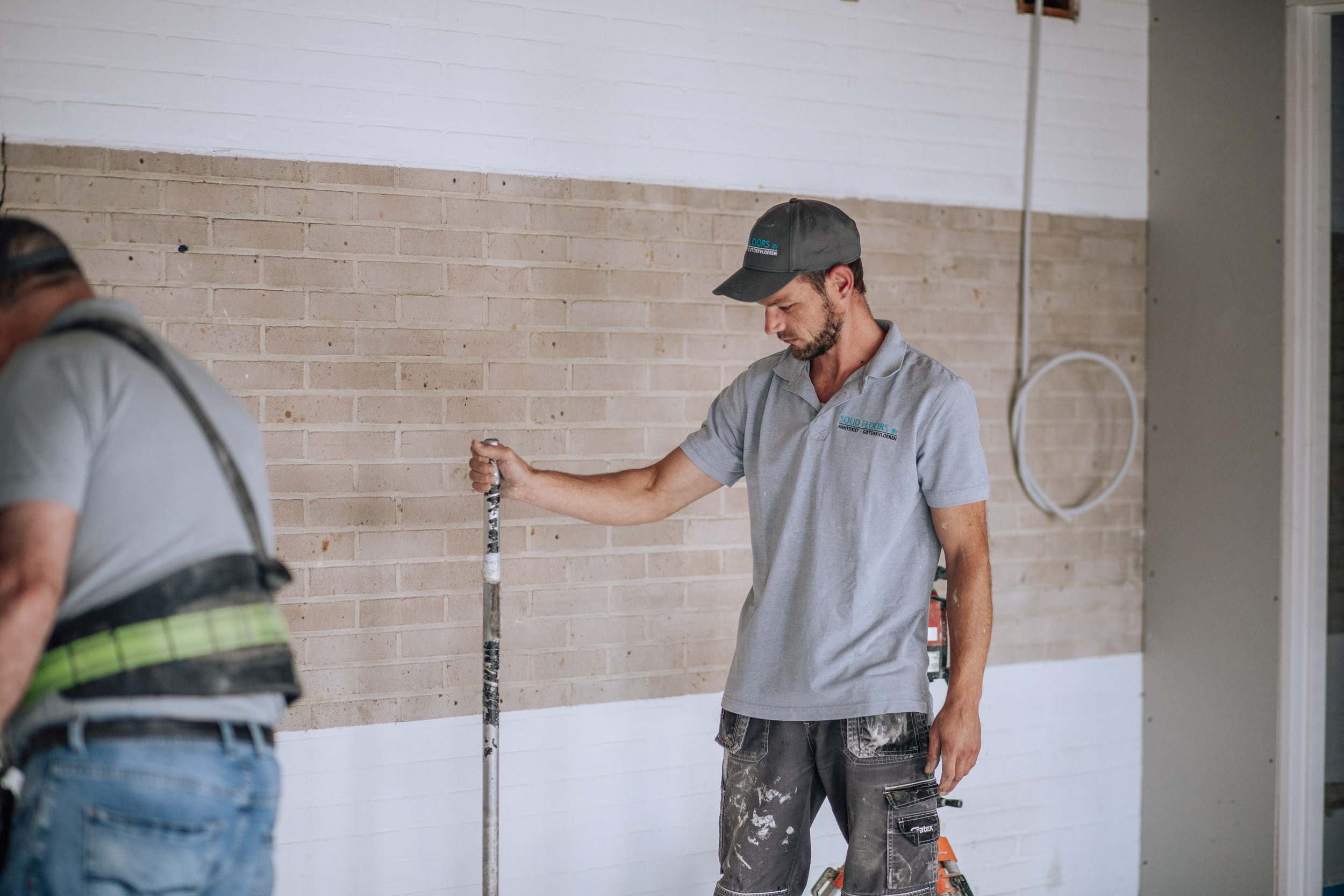 Keuken plaatsen op een cementdekvloer